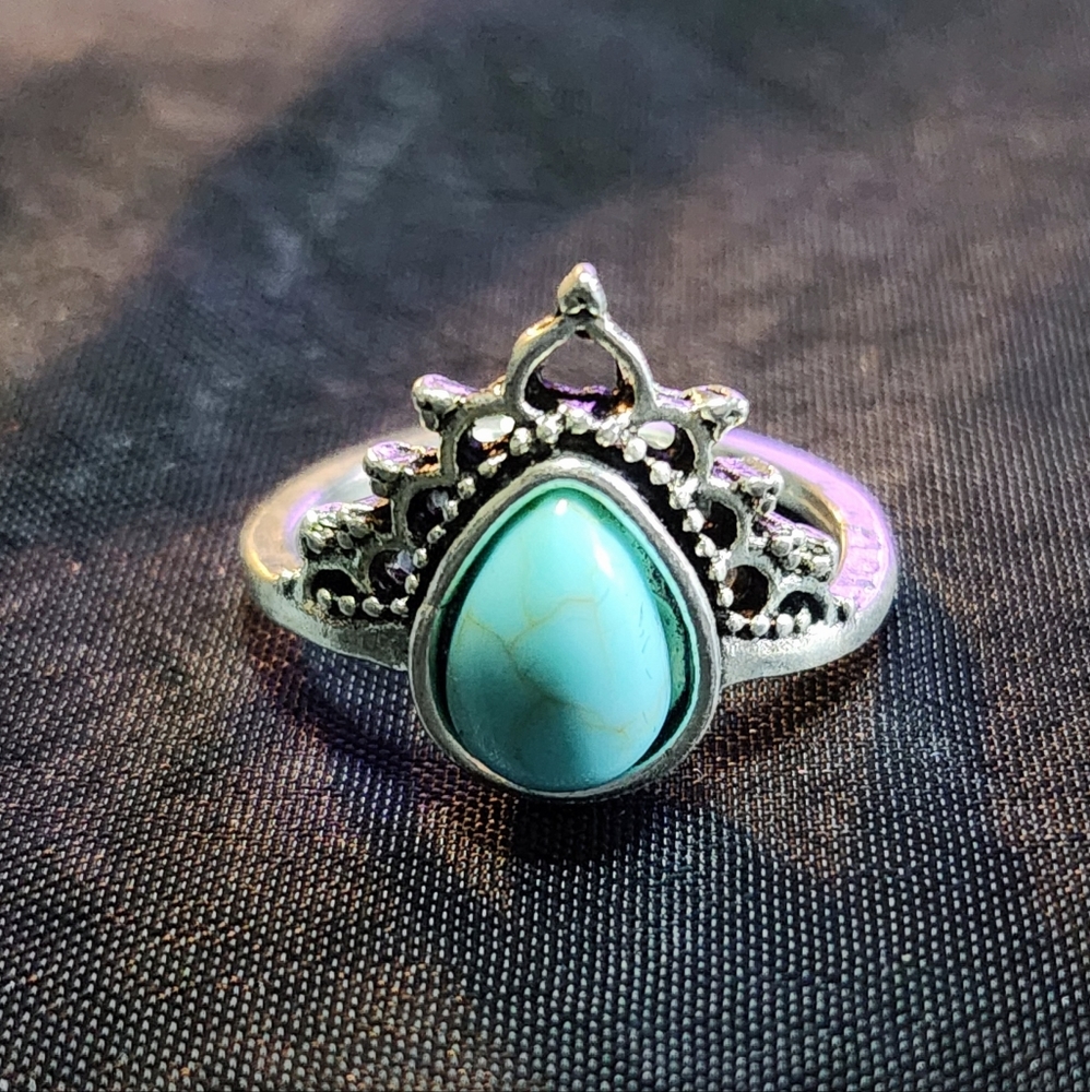 Vintage Crown Silver & Turquoise Ring